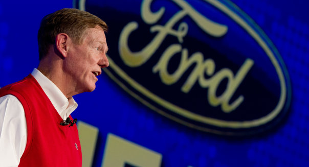 CEO Alan Mulally to stick with Ford